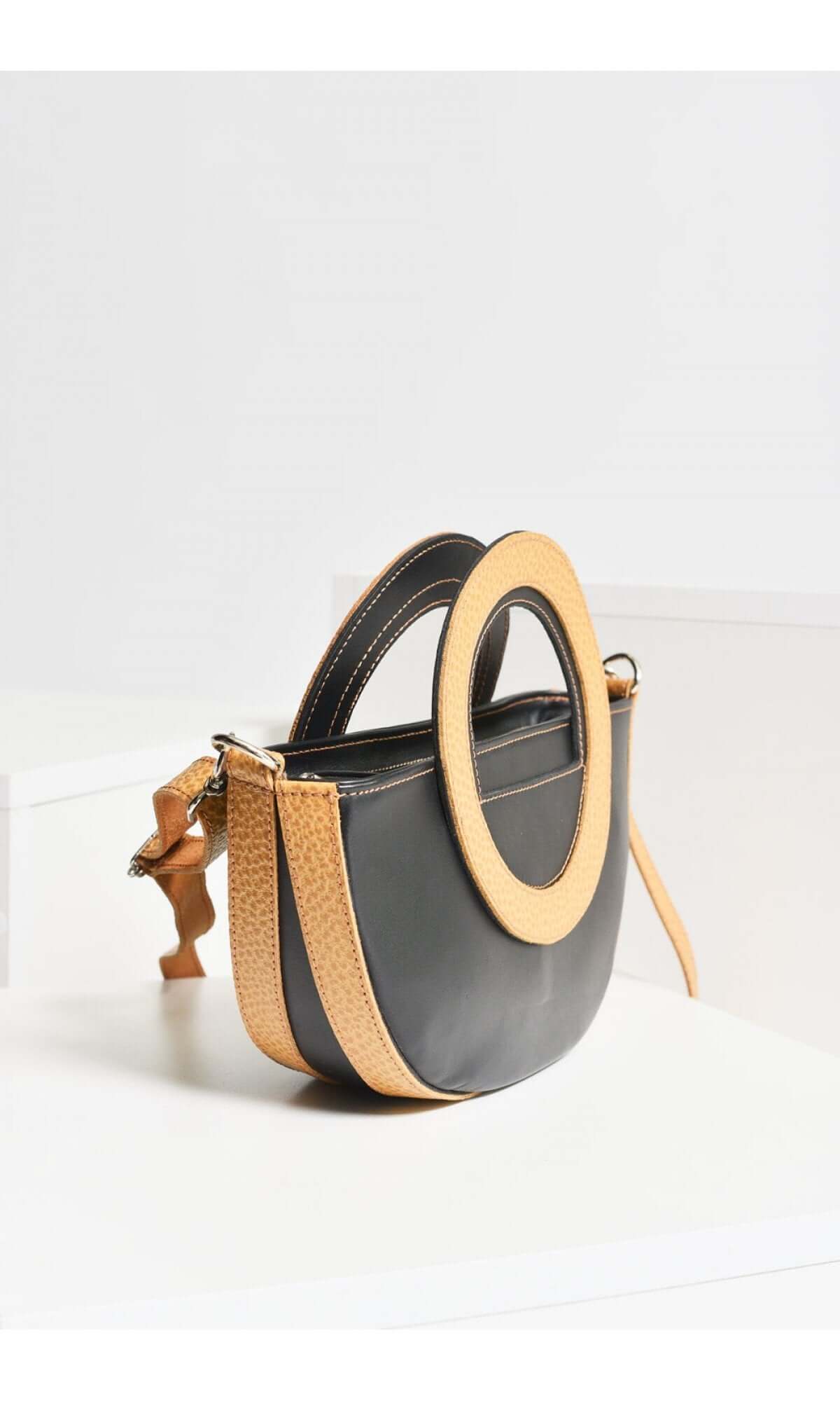 Petit sac à main demi-lune