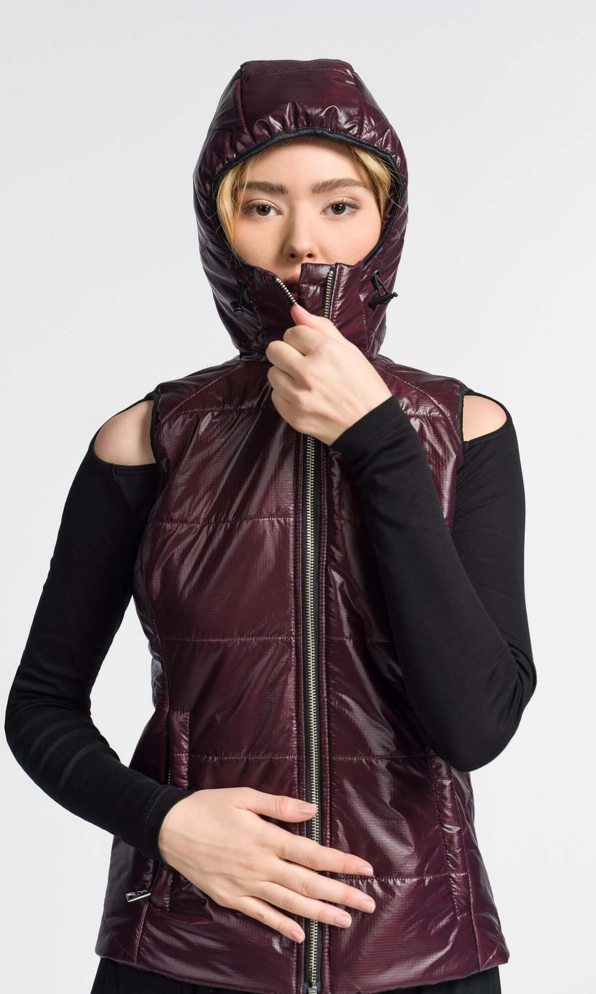 Gilet piumino regular fit con cappuccio