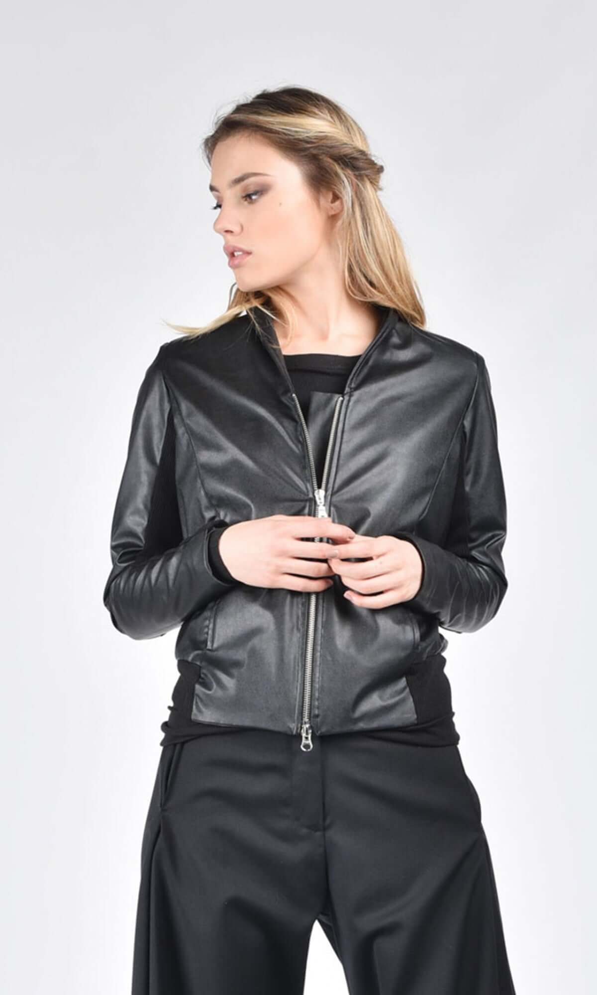 Veste courte en cuir végan