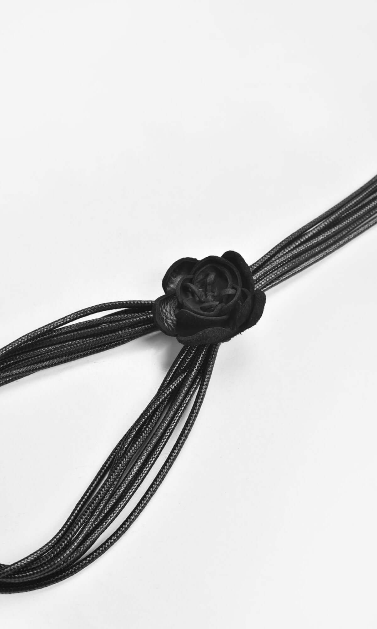Collana minimal in pelle con rosa