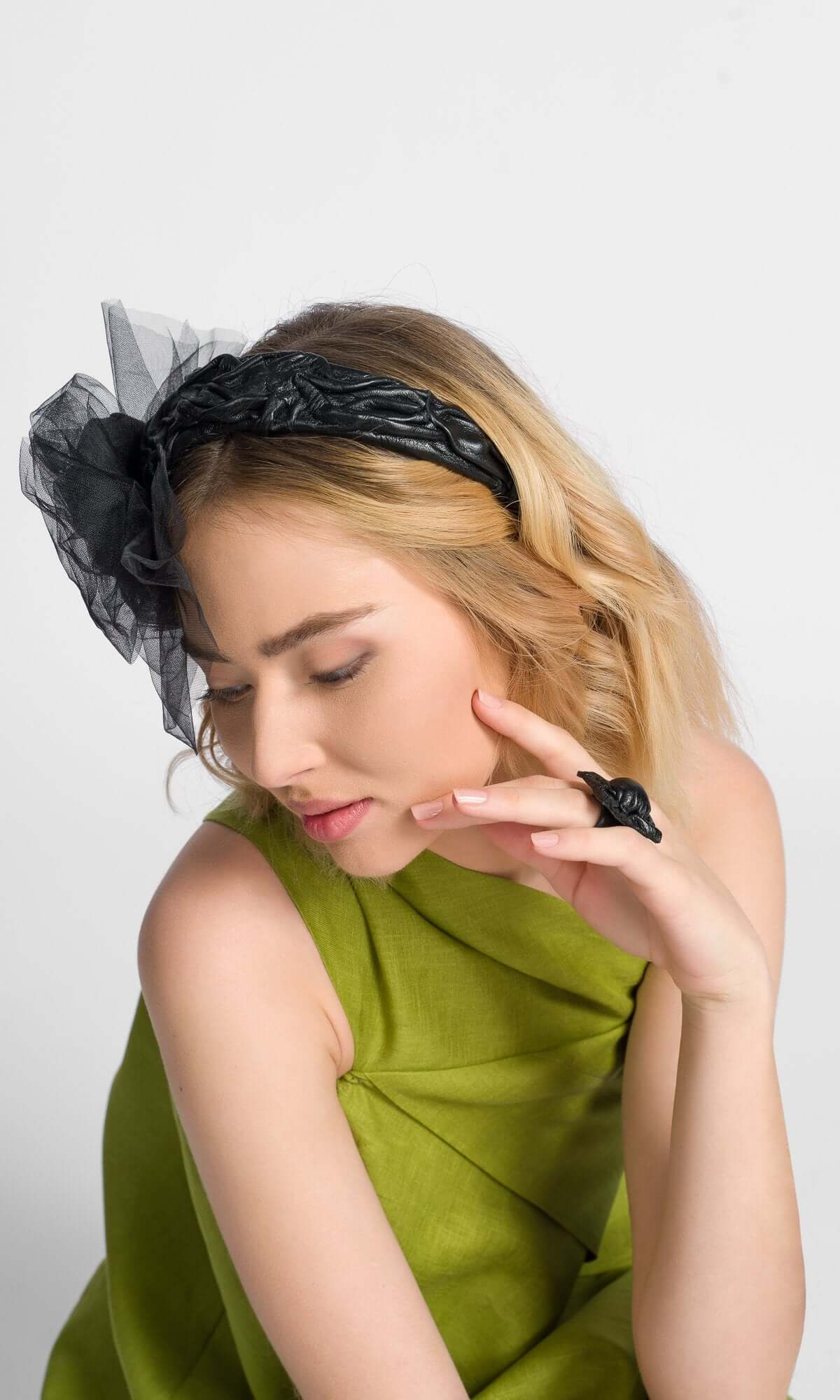 Bandeau en cuir avec fleur en tulle
