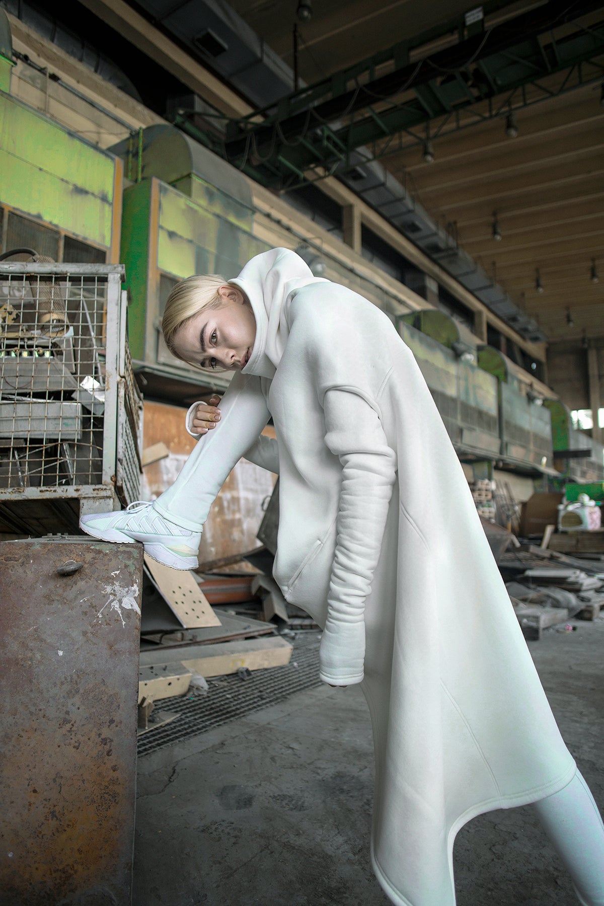 Felpa con cappuccio e poncho a collo alto