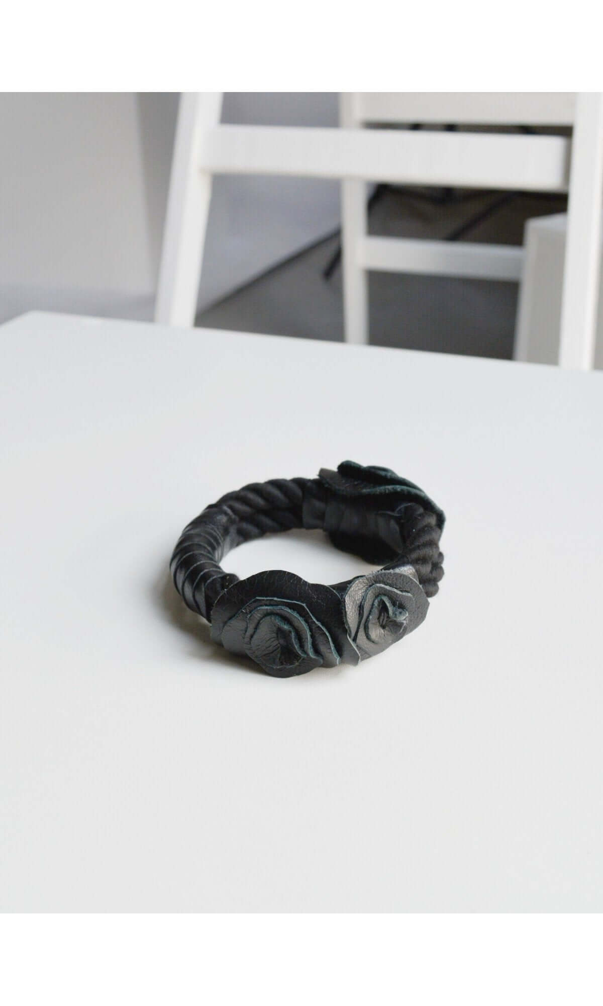 Bracciale in pelle con rose