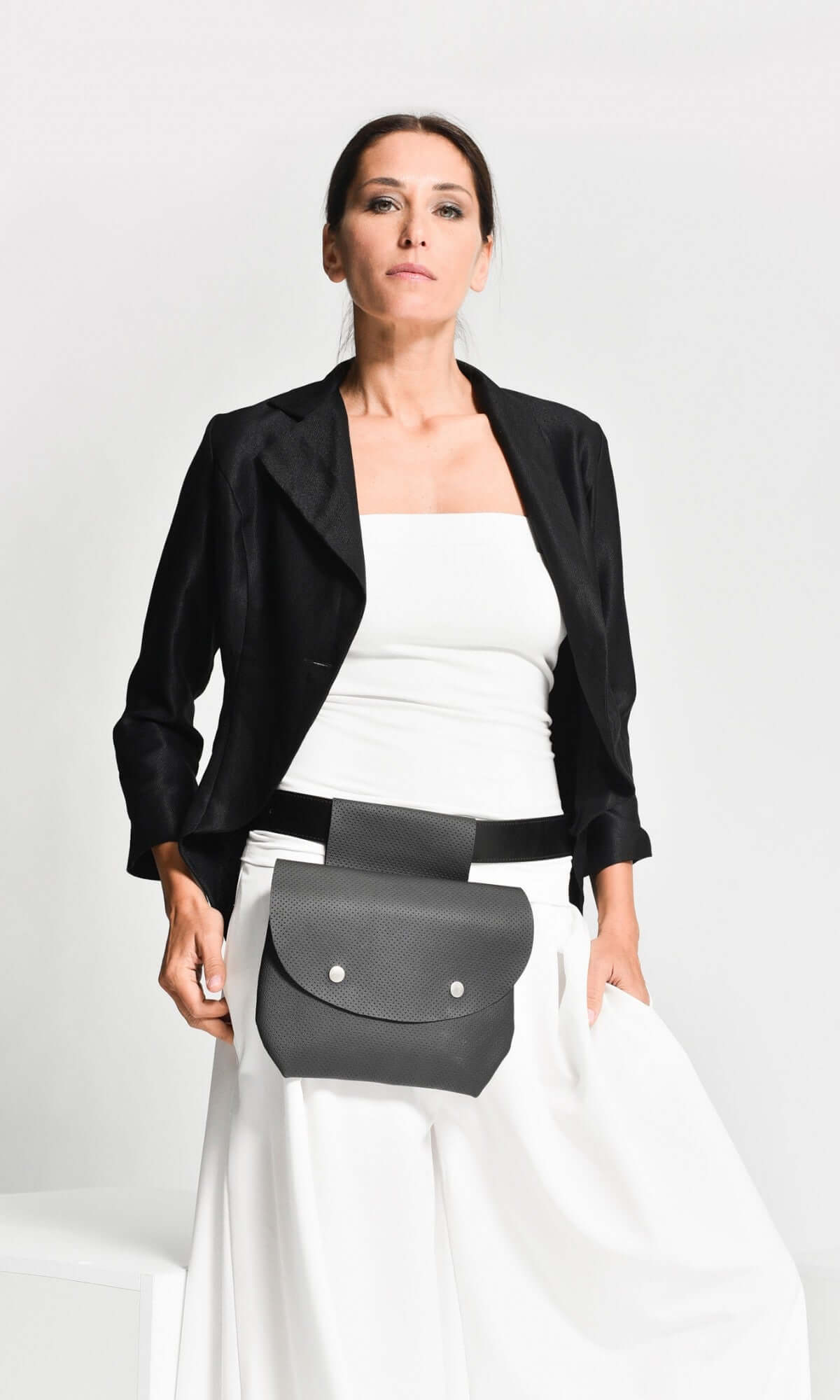 Sac banane en cuir perforé