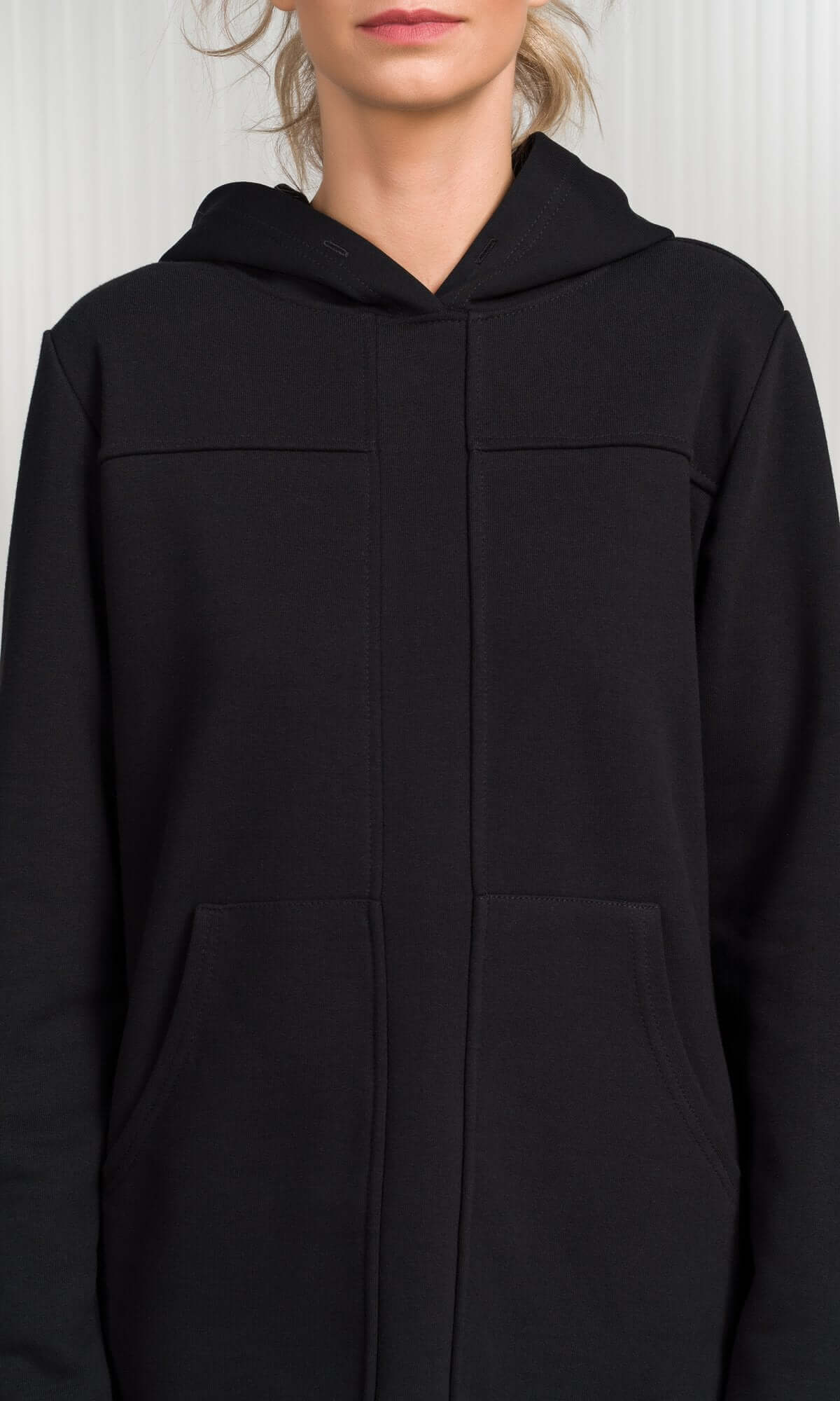 Hoodie en coton avec poches avant et coutures apparentes, haut chaud à capuche confectionné à la main par Aakasha