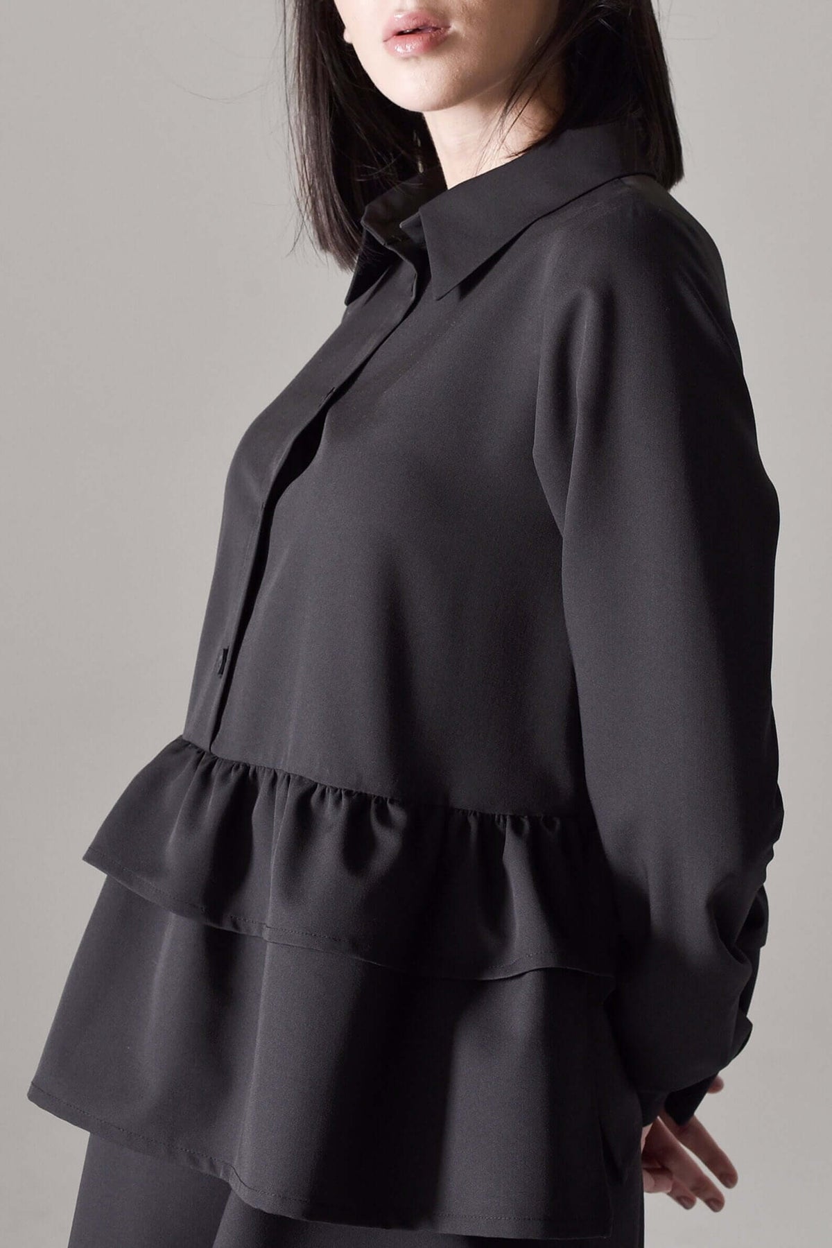 Robe-chemise à manches longues et ourlet volanté