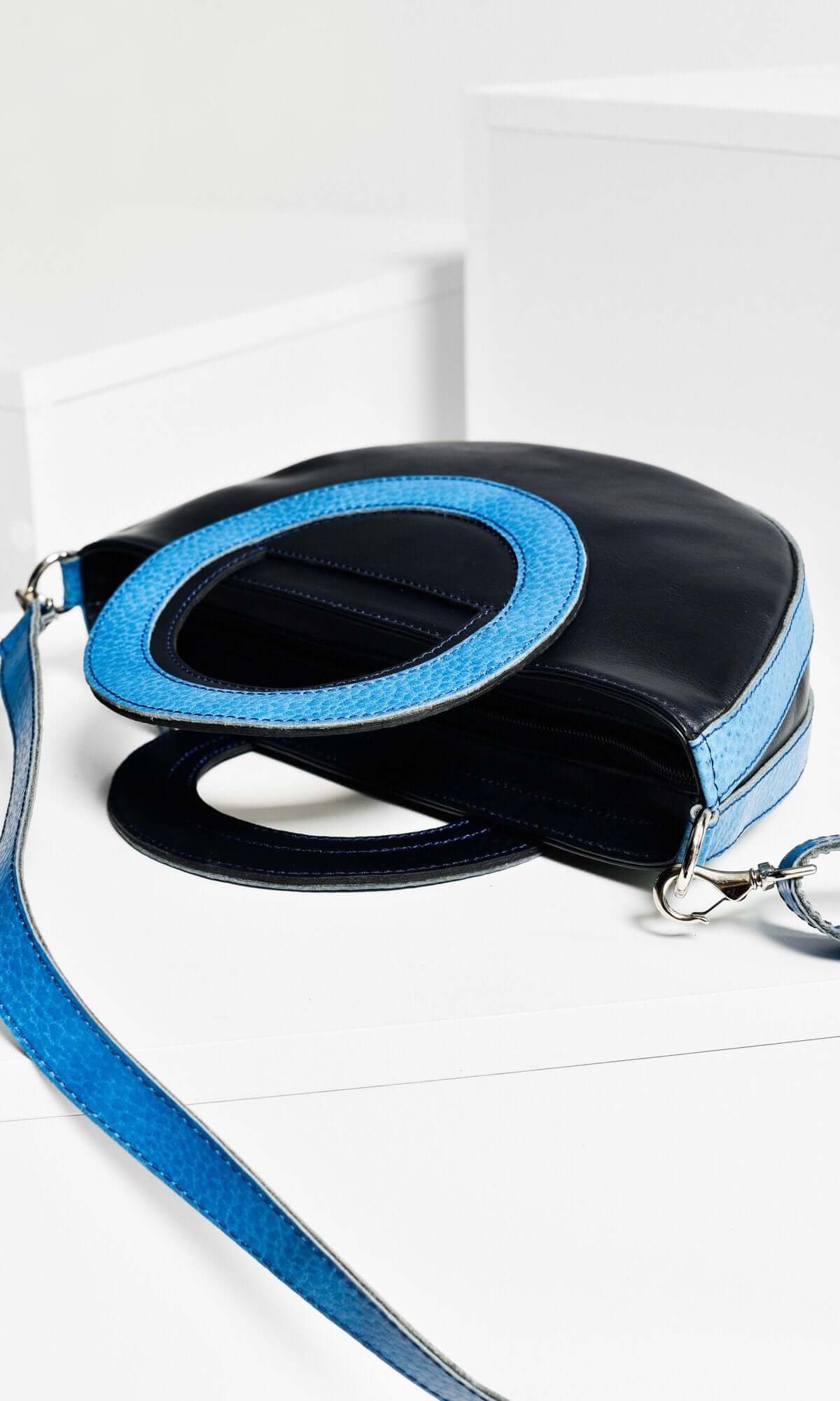 Petit sac à main demi-lune
