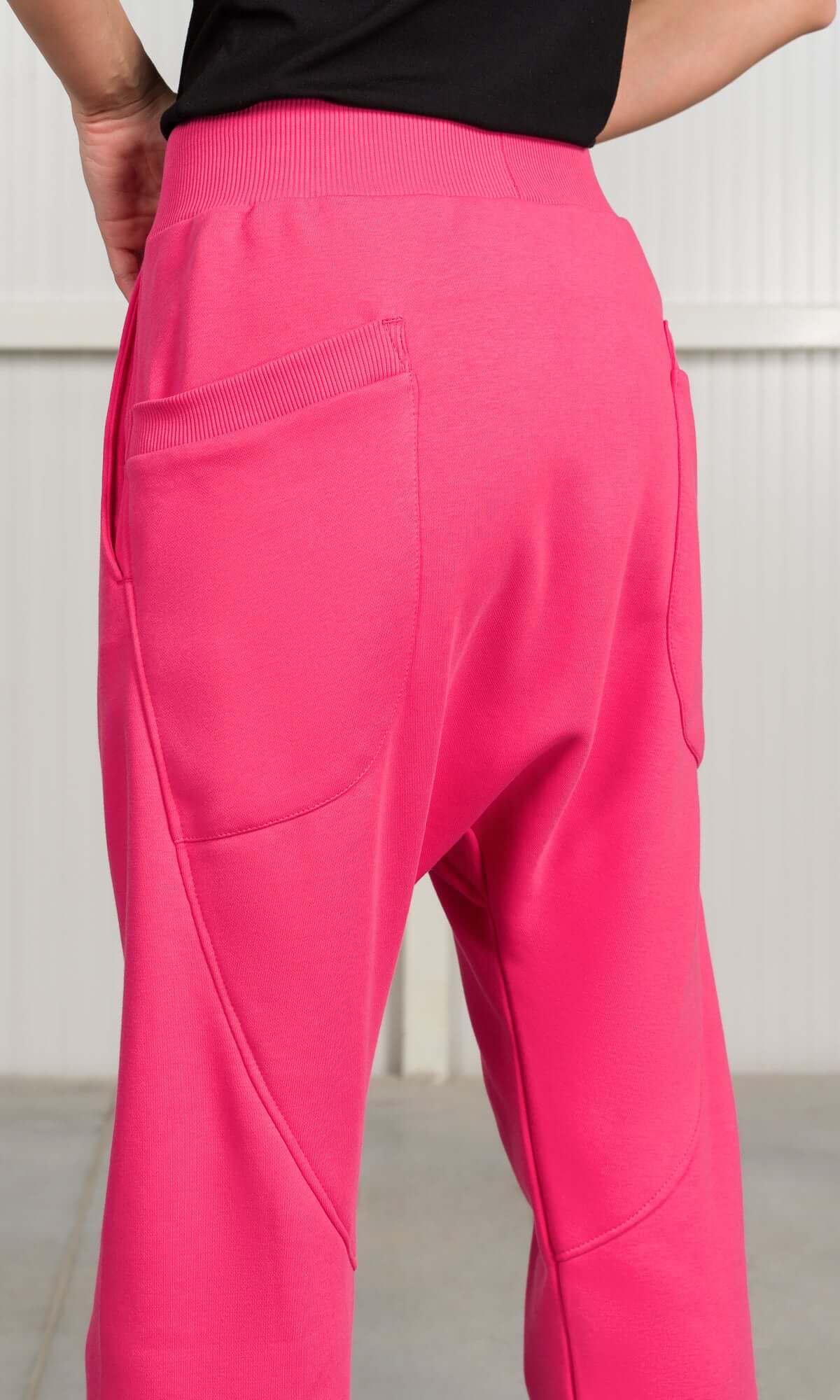 Ensemble deux pièces avec sweat à capuche asymétrique et jogging à revers