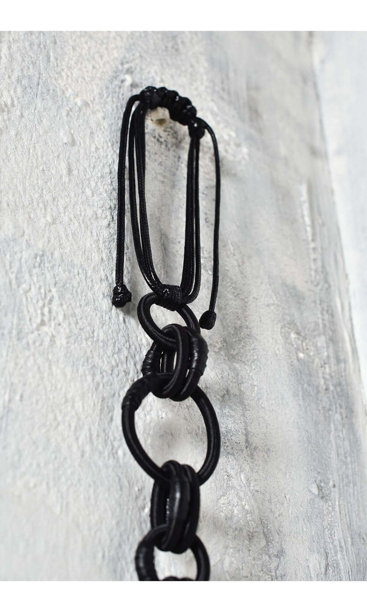 Magnifique collier avec éléments en cuir