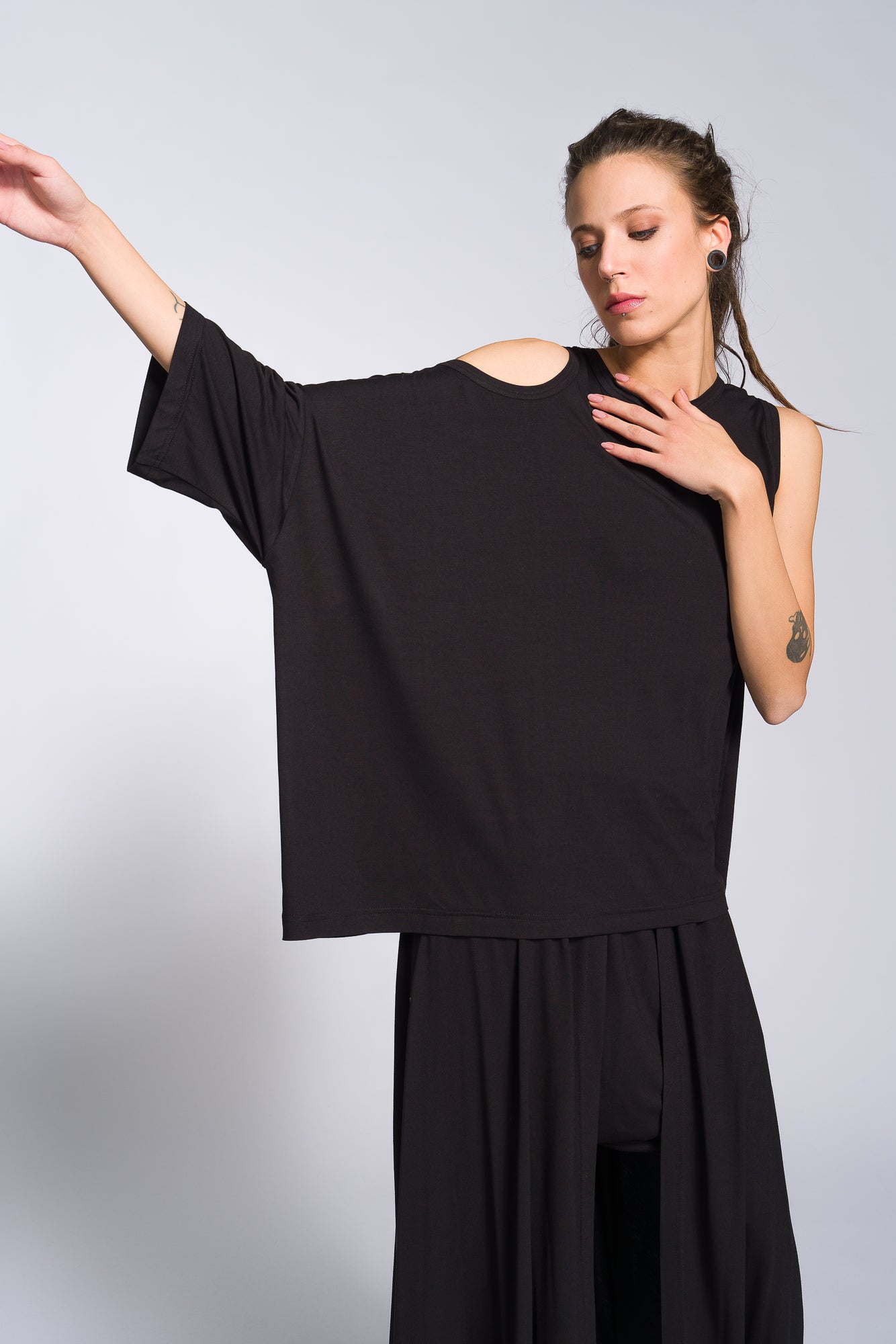 One Sleeve Loose Asymmetric Top - AAKASHA