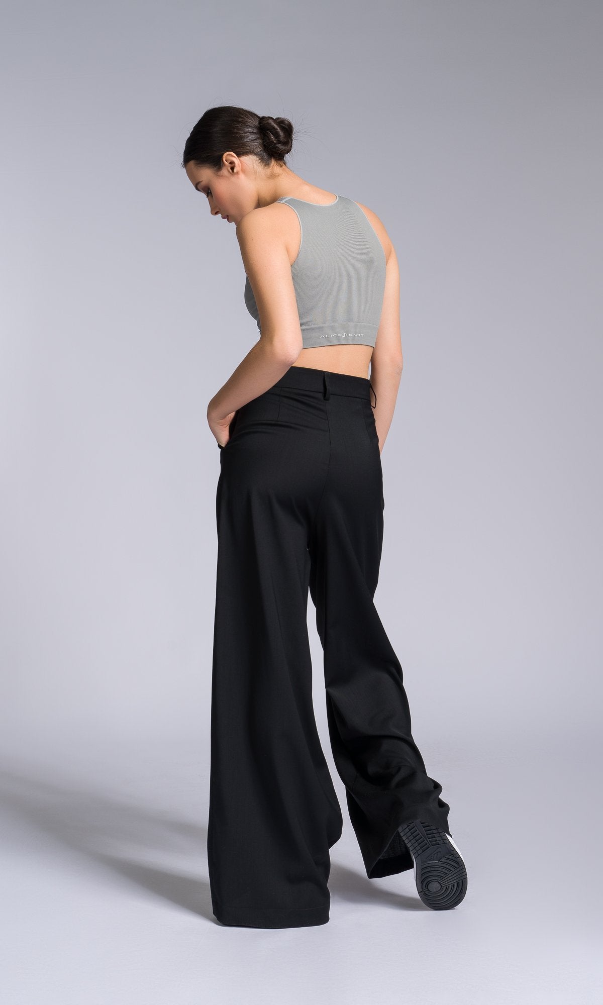 Cool Wool Tuck Pants - AAKASHA