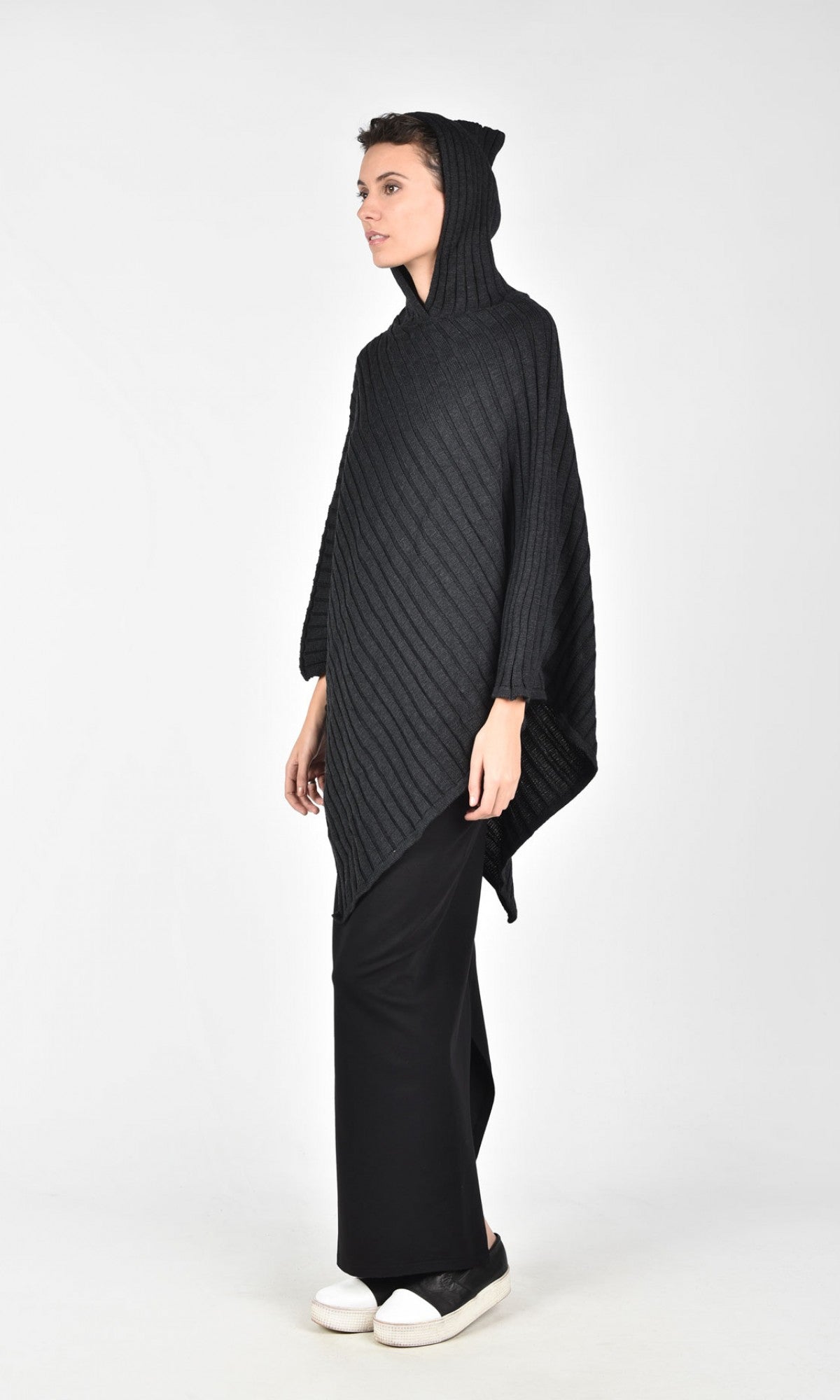 Poncho in maglia grigio con cappuccio