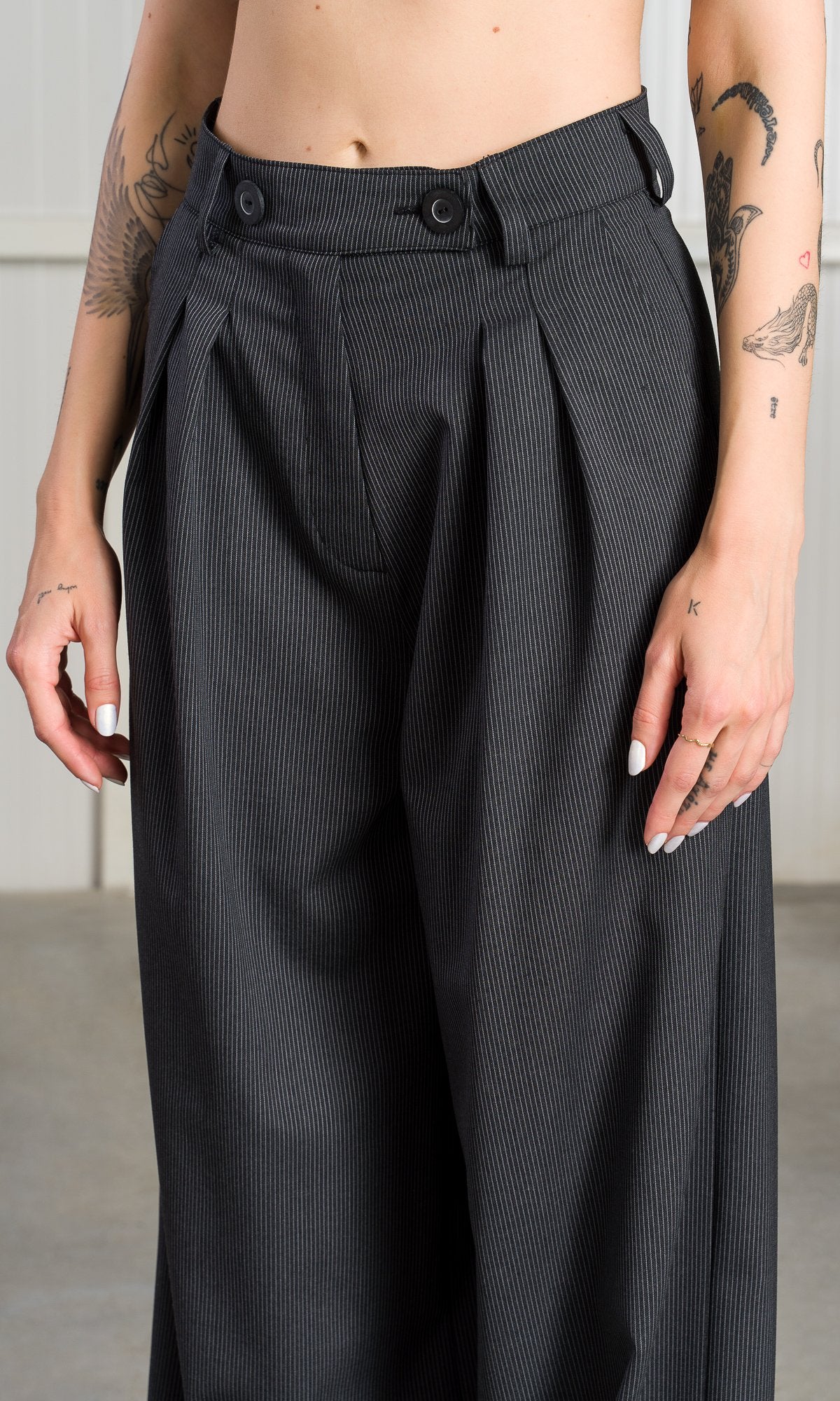 Cool Wool Tuck Pants - AAKASHA