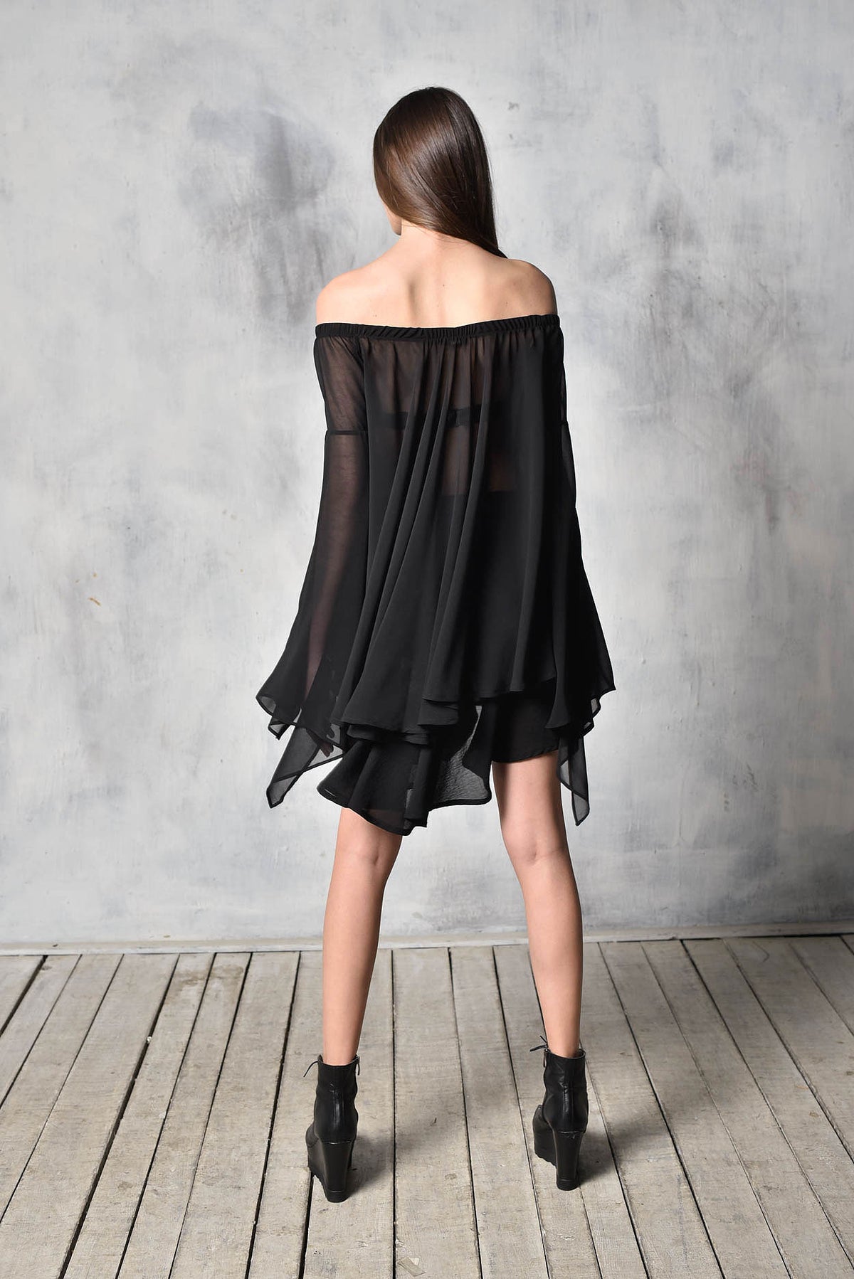 Blouse en mousseline à épaules dénudées et manches ange