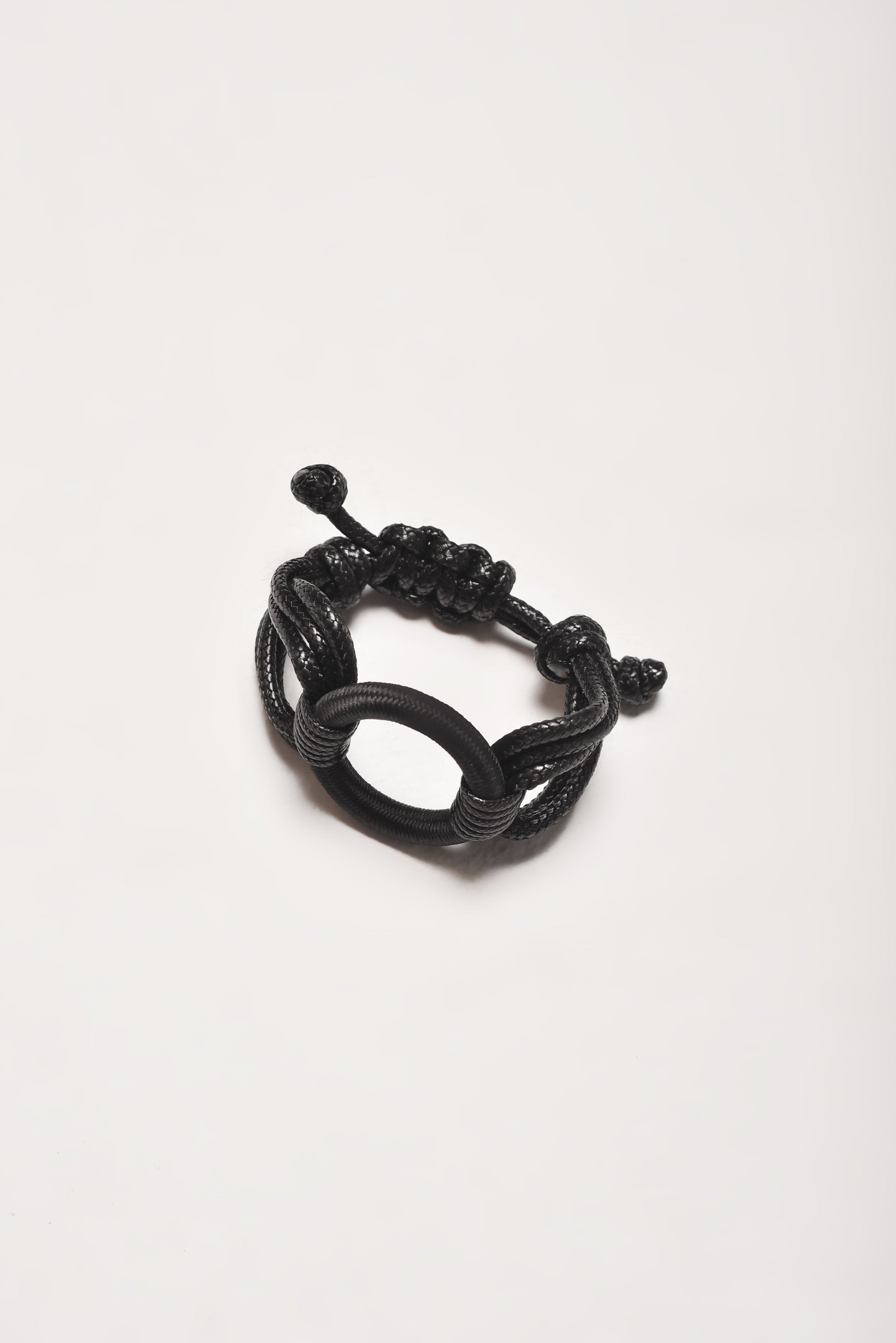 Black Extravagant Leather Circle Bracelet