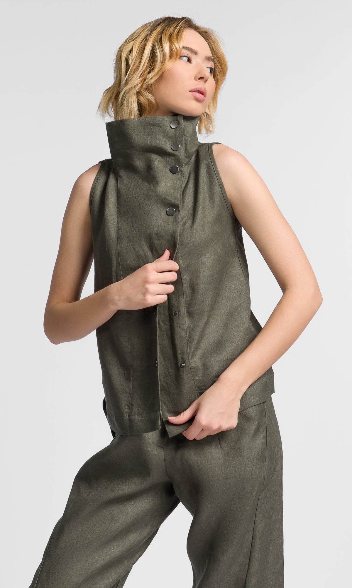 Sleeveless Buttoned Linen Top