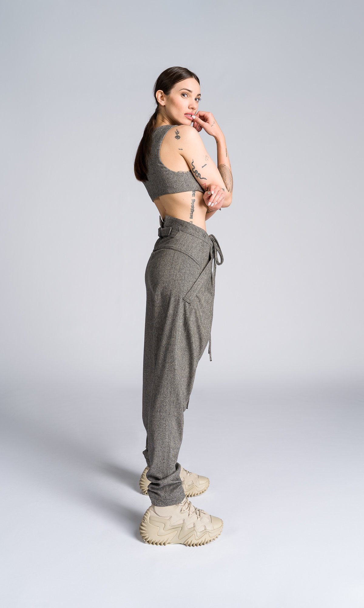 Two-piece Set of Tapered Pants and Cropped Suit Vest