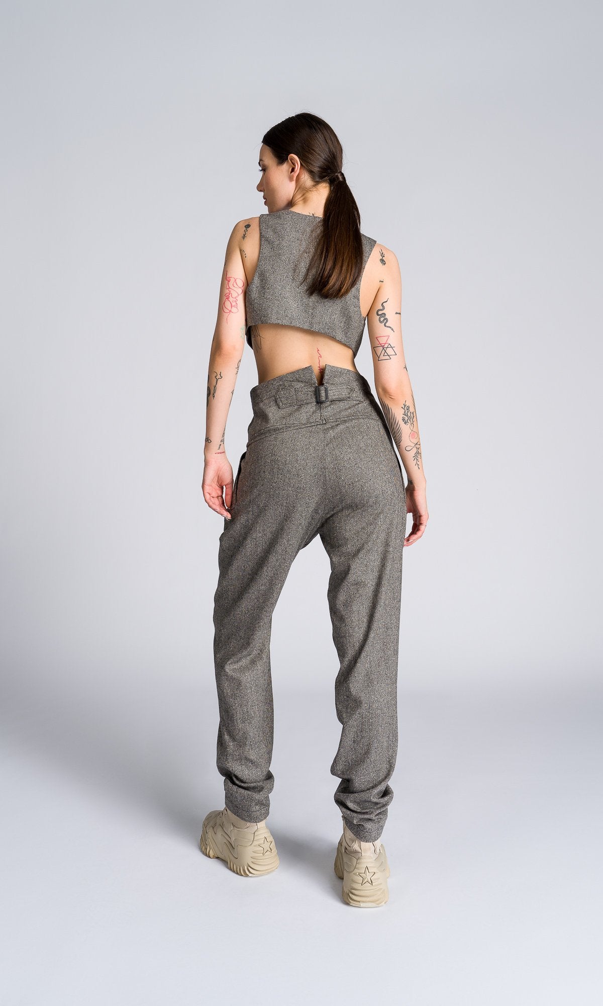 Two-piece Set of Tapered Pants and Cropped Suit Vest