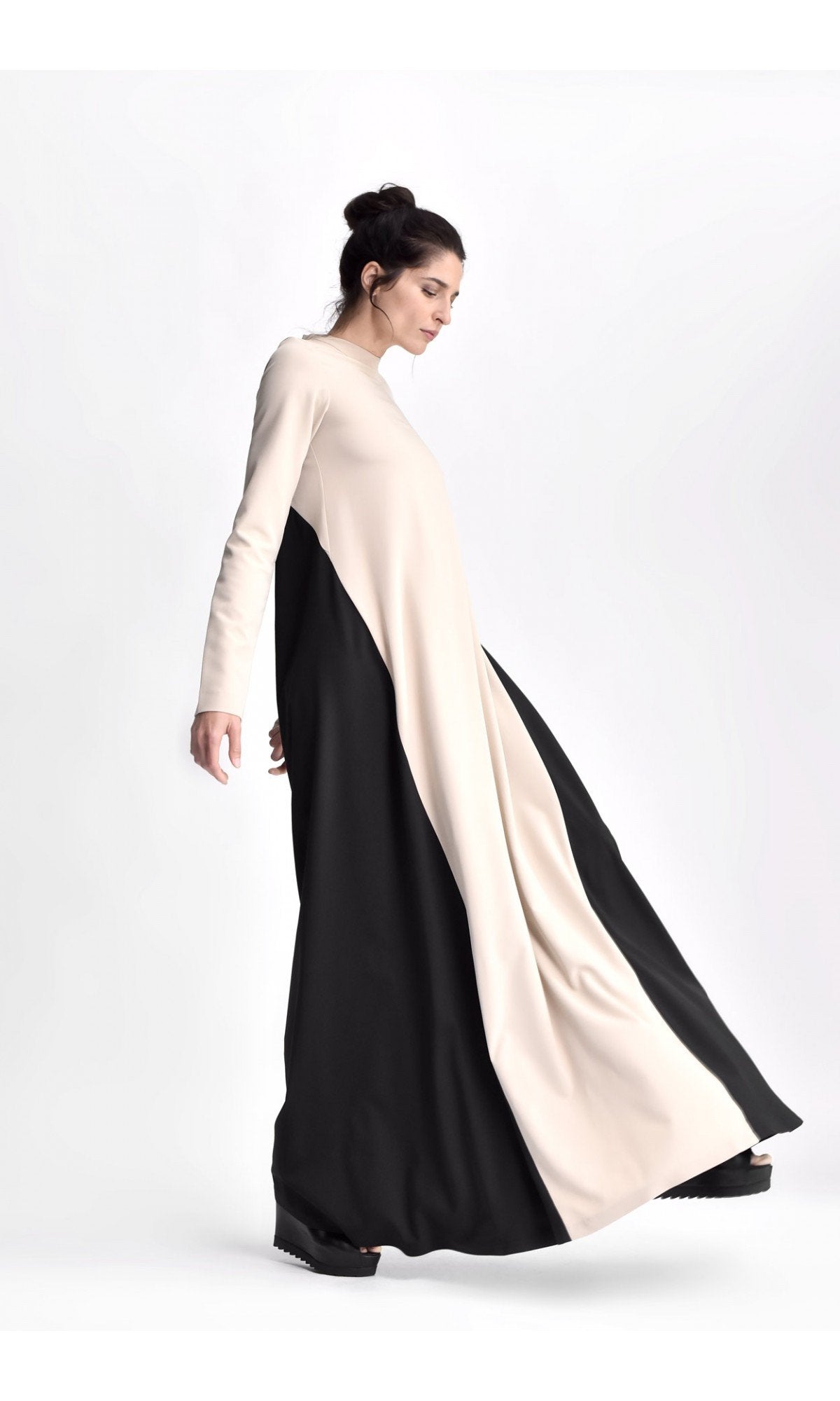 Bicolor Maxi Dress with Long Sleeves - AAKASHA