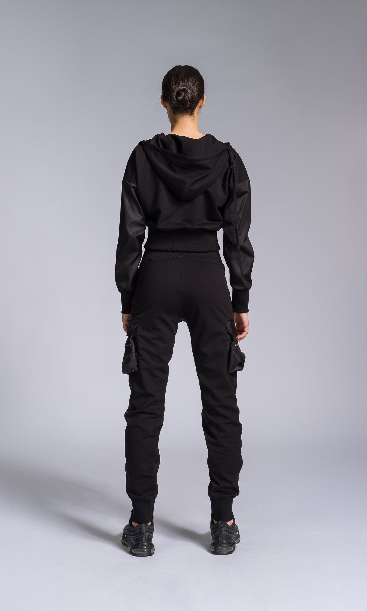 Two-piece Set of Joggers with Cargo Pockets and Cropped Zip-up Hoodie