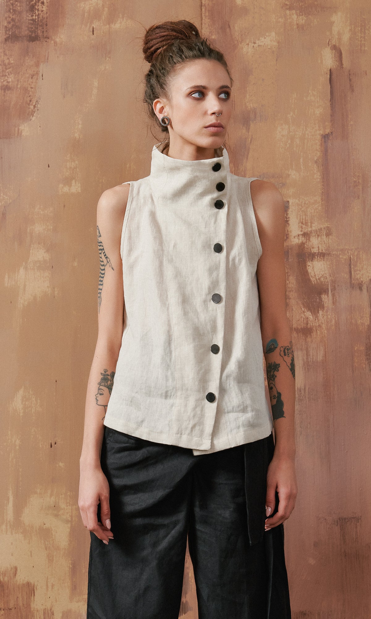 Sleeveless Buttoned Linen Top