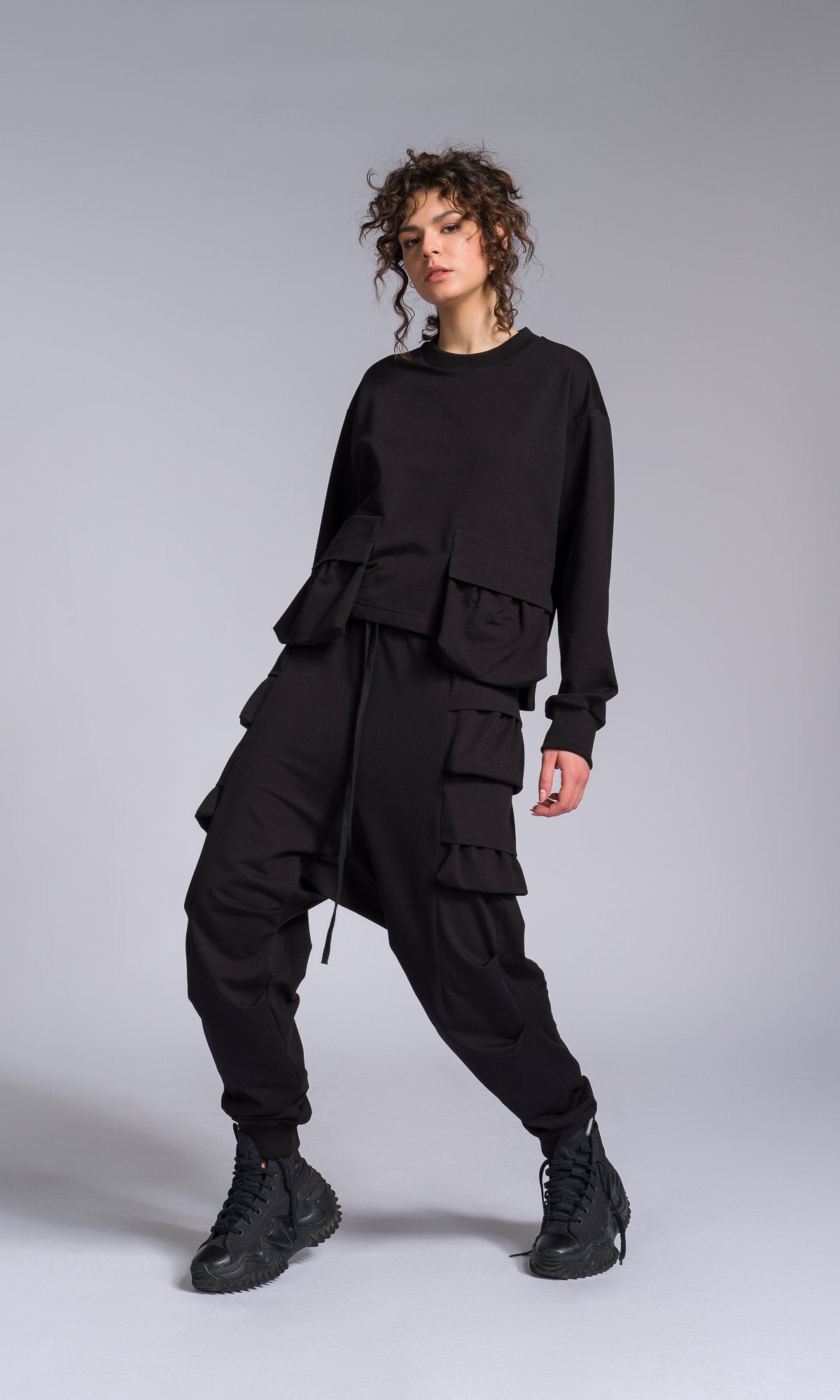 Two-piece Set of Layered Cargo Pockets Sweatshirt and Pants